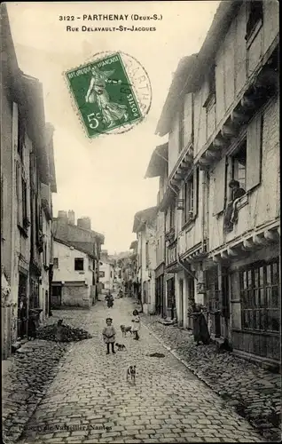 Ak Parthenay Deux Sèvres, Rue Delavault Saint Jacques