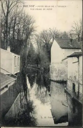 Ak Brunoy Essonne, Petit Bras de l'Yerres, vue prise du pont