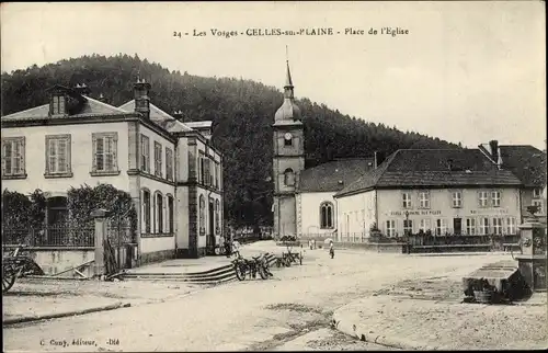 Ak Celles sur Plaine Lothringen Vosges, Place de l'Eglise