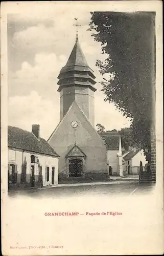 Ak Grandchamp Yonne, Facade de l'Église