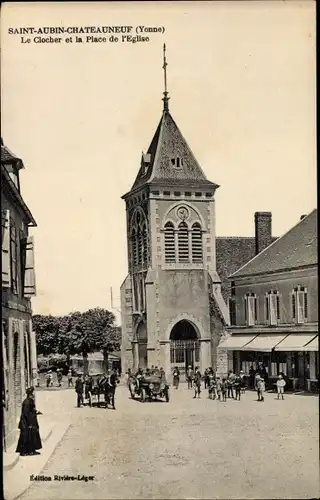 Ak Saint Aubin Chateauneuf Yonne, Le Clocher et la Place de l'Église