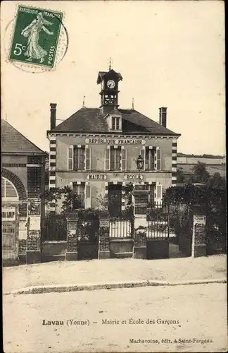 Ak Lavau Yonne, Mairie et École des Garcons