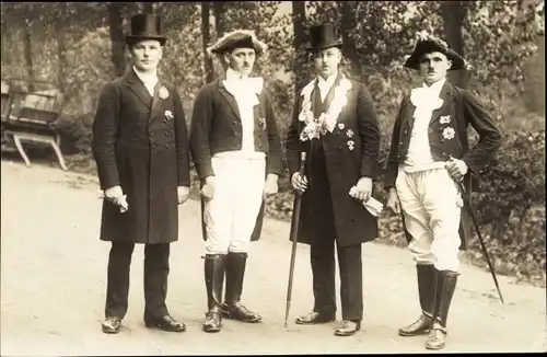 Foto Ak Wanheim Angerhausen Duisburg Nordrhein Westfalen, Männer in historischen Kostümen, Orden