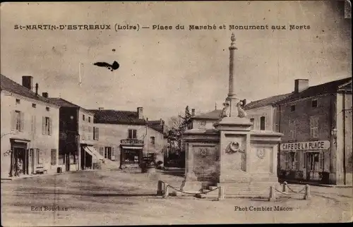 Ak St. Martin d'Estreaux Loire, Place du Marché et Monument aux Morts