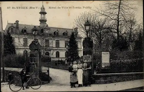 Ak St. Yrieix Haute Vienne, Hotel de Ville, Jardin Public