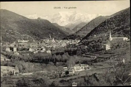 Ak Digne Alpes de Haute Provence, Vue générale, Gebirge, Kirche