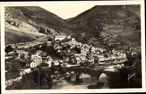 Ak Sainte Enimie Lozère, Vue générale, Gorges du Tarn, Blick auf den Ort