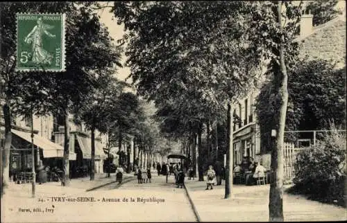 Ak Ivry sur Seine Val-de-Marne, Avenue de la République