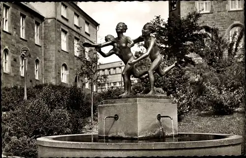 Ak Pforzheim im Schwarzwald, Dreitälerbrunnen