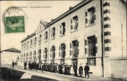 Ak Champdieu Loire, Les Écoles et la Mairie