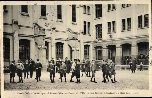 Ak Paris XV., Ecole Saint Dominique et Lacordaire, Cour de l'Externat, Rue Saint Didier