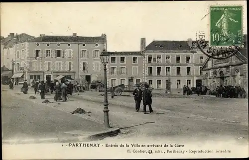 Ak Parthenay Deux Sevres, Entrée de la Ville en arrivant de la Gare