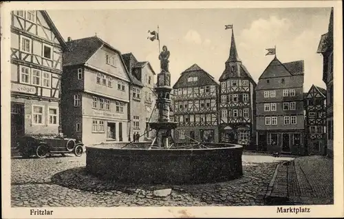 Ak Fritzlar in Hessen, Marktplatz, Brunnen