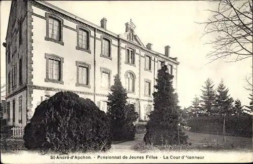 Ak St. André d'Apchon Loire, Pensionnat de Jeunes Filles, La Cour d'Honneur
