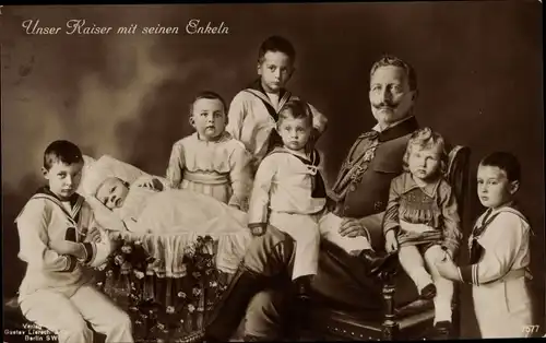 Ak Kaiser Wilhelm II. mit seinen Enkeln