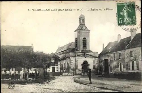 Ak Tremblay les Gonesse Seine-Saint-Denis, L'Église et la Place