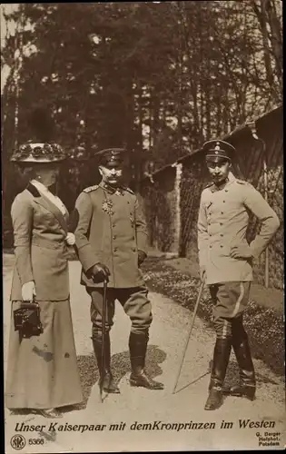 Ak Deutsches Kaiserpaar mit dem Kronprinzen im Westen