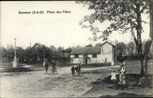 Ak Gonesse Val-de-Oise, Place des Fêtes