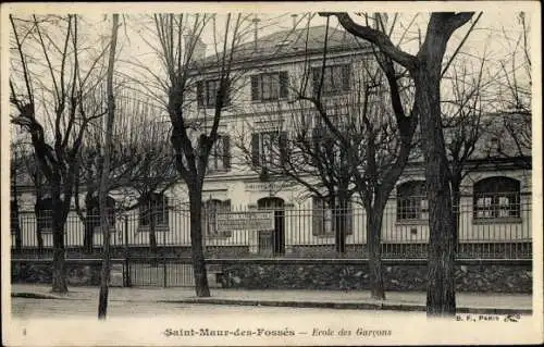 Ak Saint Maur des Fosses Val-de-Marne, École des Garcons