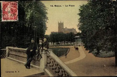 Ak Meaux Seine et Marne, La Place