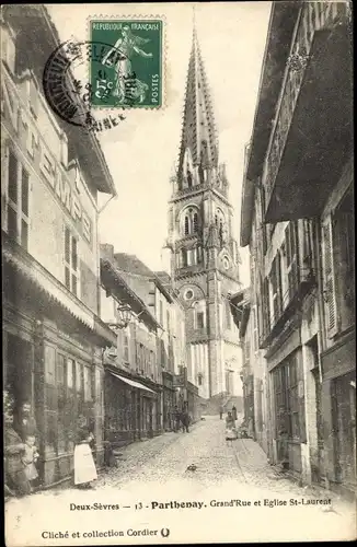 Ak Parthenay Deux Sevres, Grand'Rue, Eglise Saint Laurent