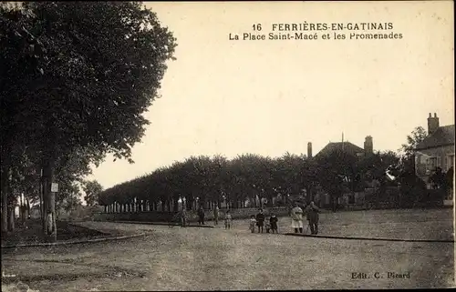 Ak Ferrières en Gatinais Loiret, La Place Saint Macé et les Promenades