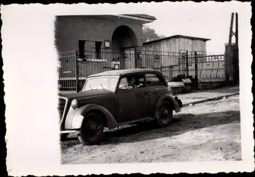 Foto Fahrer in einem Automobil, Oldtimer, Opel Olympia