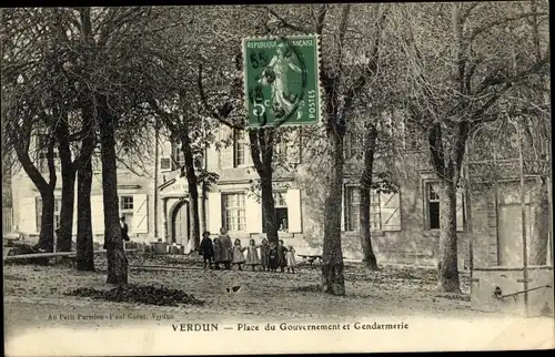 Ak Verdun Meuse, Place du Gouvernement, Gendarmerie