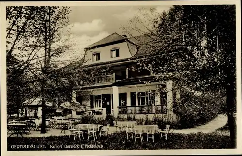 Ak Bad Berneck im Fichtelgebirge Oberfranken, Pension Gertrudslust, Gartenpartie