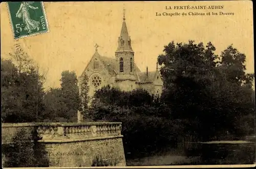 Ak La Ferté Saint Aubin Loiret, La Chapelle du Château et les Douves