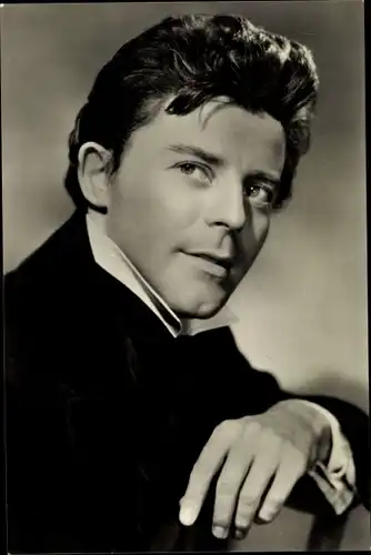 Ak Schauspieler Gerard Philipe, Portrait