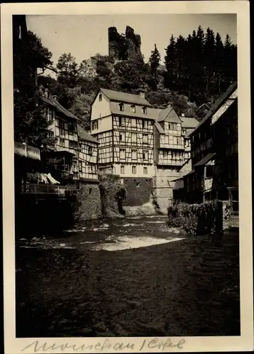 Foto Ak Monschau Montjoie in der Eifel, Rurpartie, Fachwerkhaus, Ruine