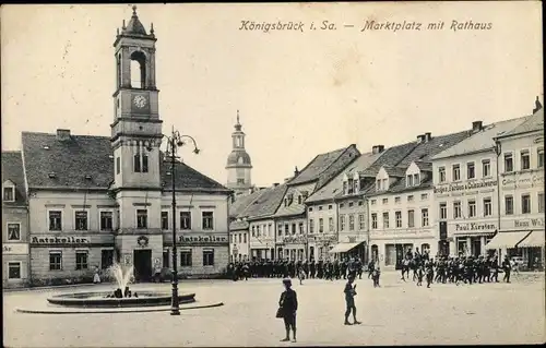 Ak Königsbrück in der Oberlausitz, Marktplatz mit Rathaus