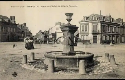 Ak Commentry Allier, Place de l'Hôtel de Ville, la Fontaine