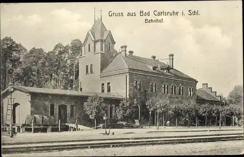 Ak Pokój Bad Carlsruhe Schlesien, Bahnhof, Gleisseite