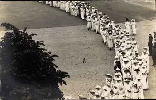 Foto Ak Erfurt in Thüringen, Festumzug 11 Juni 1914, Frauen in weißen Kleidern