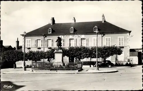 Ak Dun sur Auron Cher, Place de la Libération