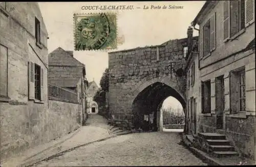 Ak Coucy le Château Aisne, La Porte de Soissons