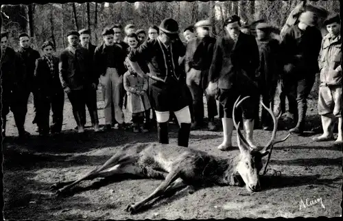 Ak Chasse a Courre, Jäger mit erlegtem Hirsch