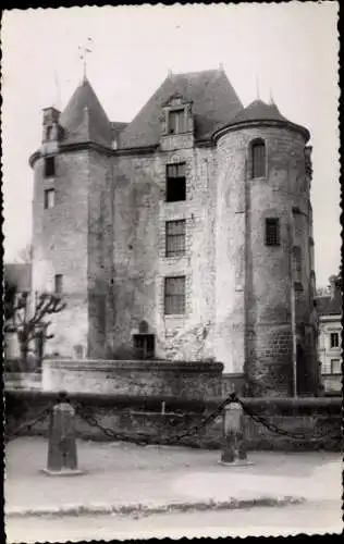 Ak Vicq sur Aisne, Le Donjon