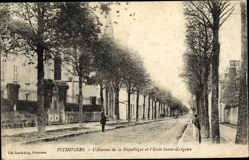 Ak Pithiviers Loire, L'Avenue de la République et l'École Saint Grégoire