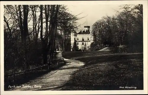 Ak Berg am Starnberger See in Oberbayern, Parkpartie mit Schloss Berg