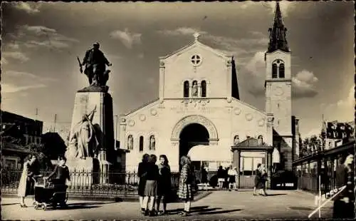 Ak Charenton Val de Marne, Eglise et Monument aux Morts