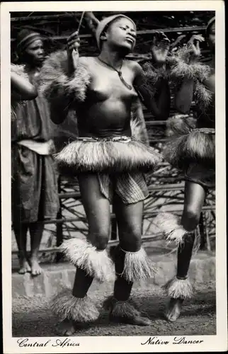 Ak Central Africa, Native Dancer, Tänzerin, Busen, Bastrock