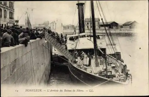 Ak Honfleur Calvados, Uferpartie, L'Arrivie du Bateau du Havre