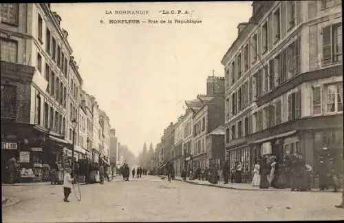 Ak Honfleur Calvados, Rue de la Republique