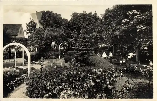 Ak Senden in Schwaben, Zier- und Wirtschaftsgarten der Brauerei Karl Schwarz
