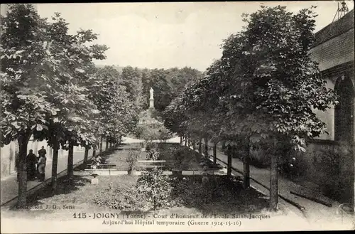 Ak Joigny Yonne, Cour d'honneur de l'Ecole Saint Jacques