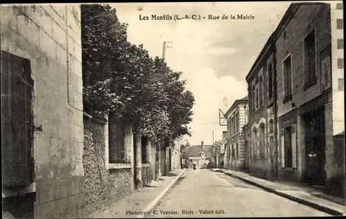 Ak Les Montils Loir et Cher, Rue de la Mairie