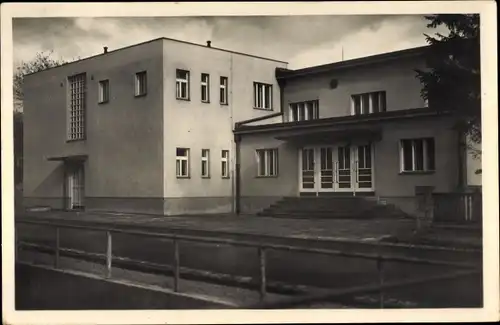 Ak Milovice nad Labem Milowitz Mittelböhmen, Truppenübungsplatz, Gebäude